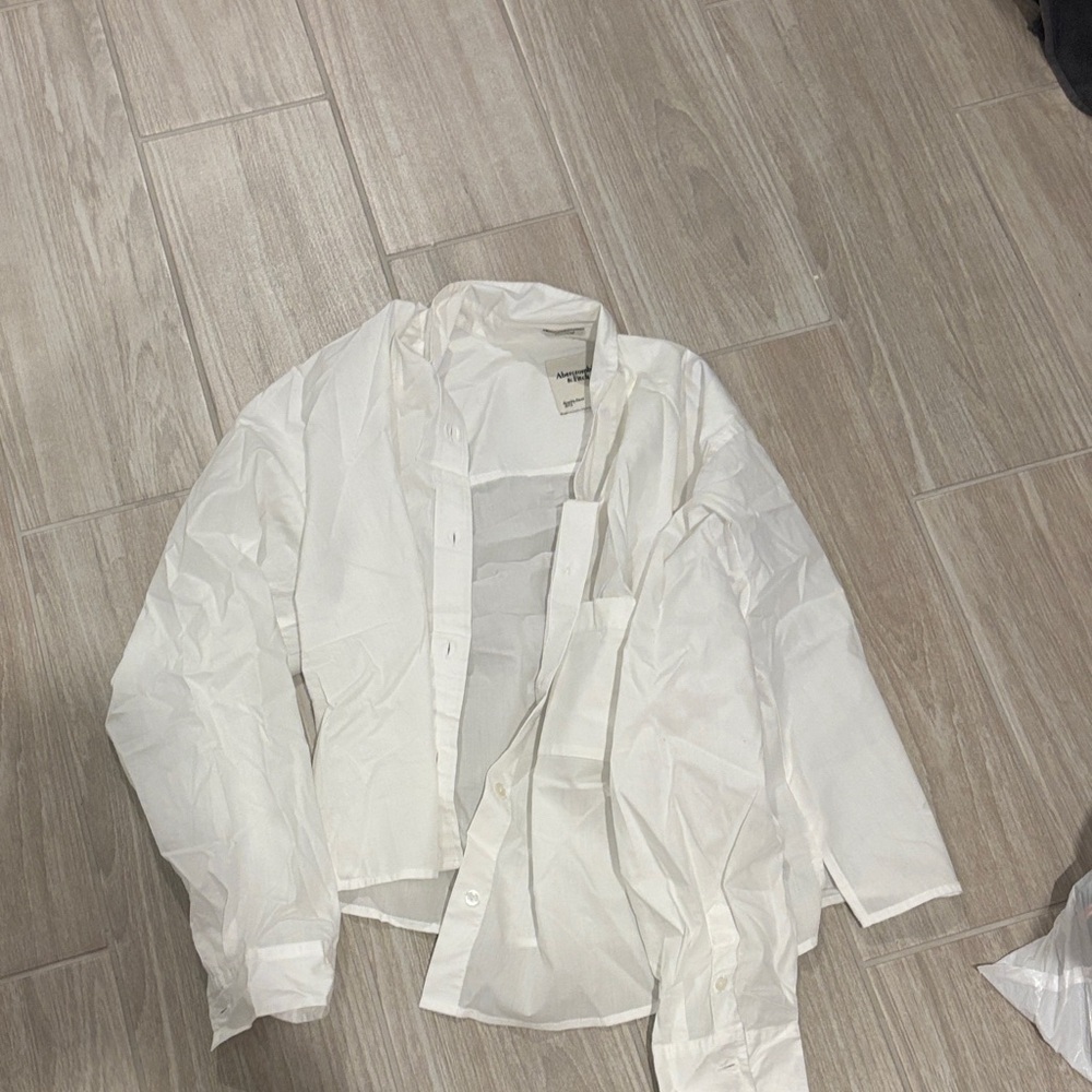 Abercrombie & Fitch Classic White Button-Up Shirt